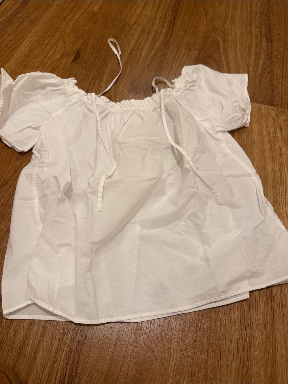Women’s White Off-Shoulder Peasant Top H&M like new not my size US6 free style